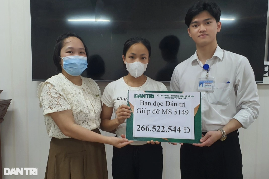 Hơn 300 triệu đồng đến với người bố trẻ bị tai nạn giao thông - 1 Hơn 300 triệu đồng đến với người bố trẻ bị tai nạn giao thông - 1