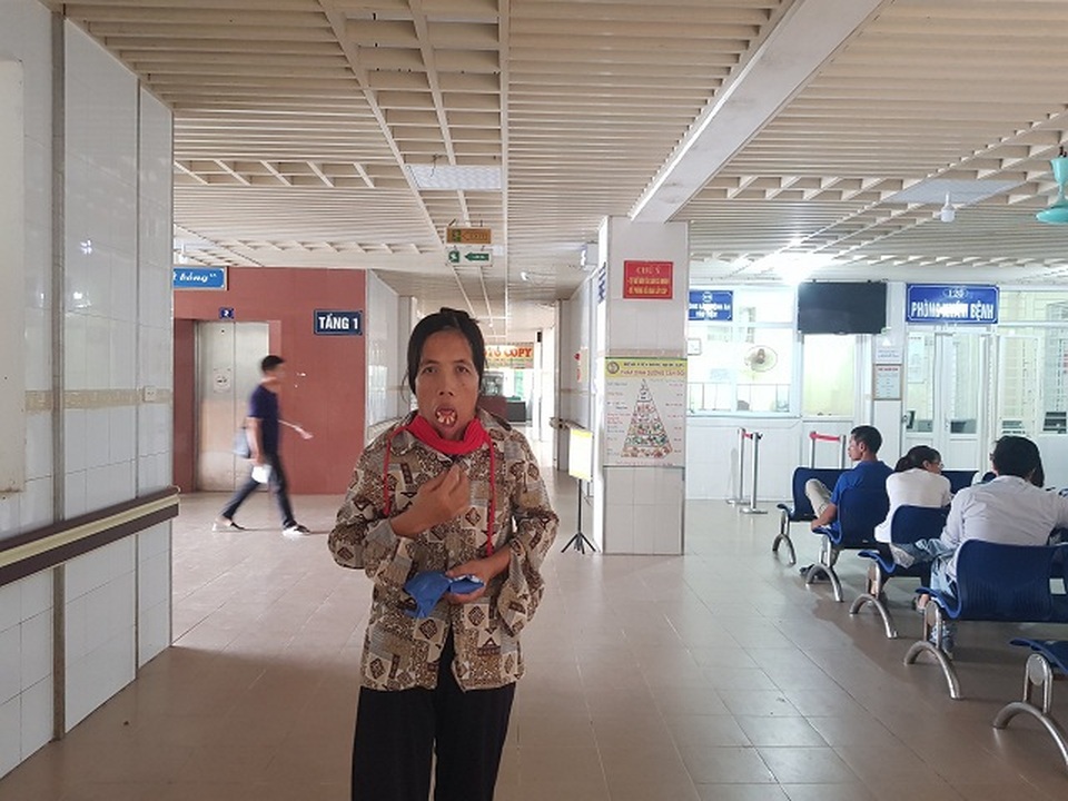 Người đàn bà nửa thế kỉ mang hàm răng “kỳ dị” thay đổi số phận sau 5 tháng - 12 Người đàn bà nửa thế kỉ mang hàm răng “kỳ dị” thay đổi số phận sau 5 tháng - 12