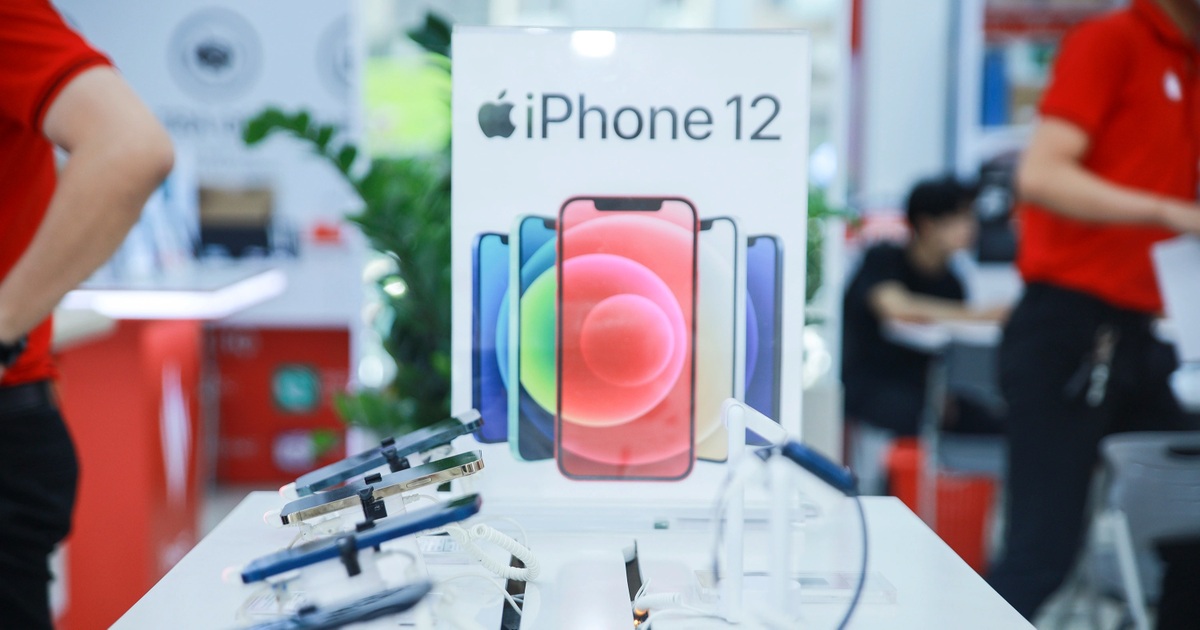 View - Giá iPhone 12 tiếp tục giảm mạnh | Báo Dân trí
