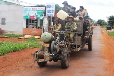Ô tô đâm xe máy cày, 1 người tử vong, 21 người bị thương
