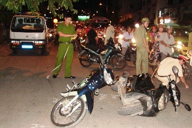 Nữ tài xế gây tai nạn, 2 cháu bé bị thương