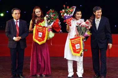 Ngọt ngào tiếng hát người làm báo