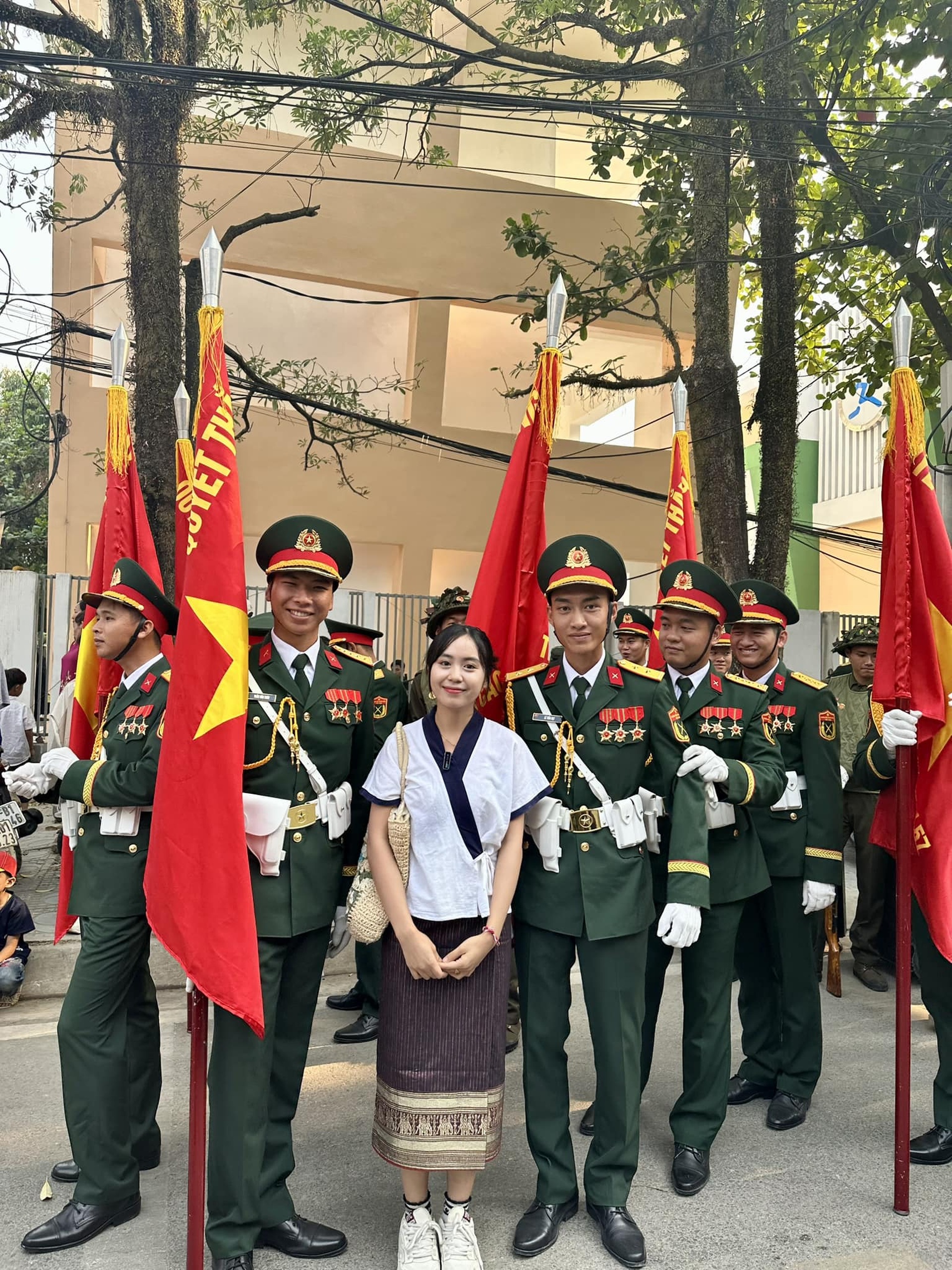Những bóng hồng nổi bật tại lễ kỷ niệm 70 năm chiến thắng Điện Biên Phủ - 19 Những bóng hồng nổi bật tại lễ kỷ niệm 70 năm chiến thắng Điện Biên Phủ - 19