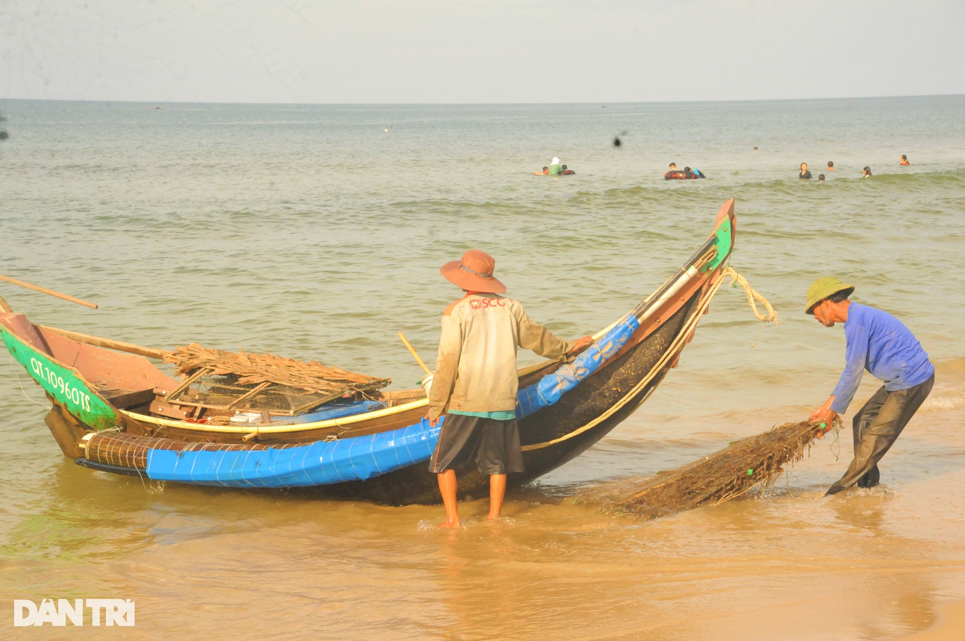 Trải nghiệm cùng ngư dân bẫy mực lá trên biển - 11