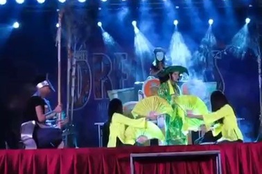 Tiết mục múa hầu đồng của SV Kiến trúc