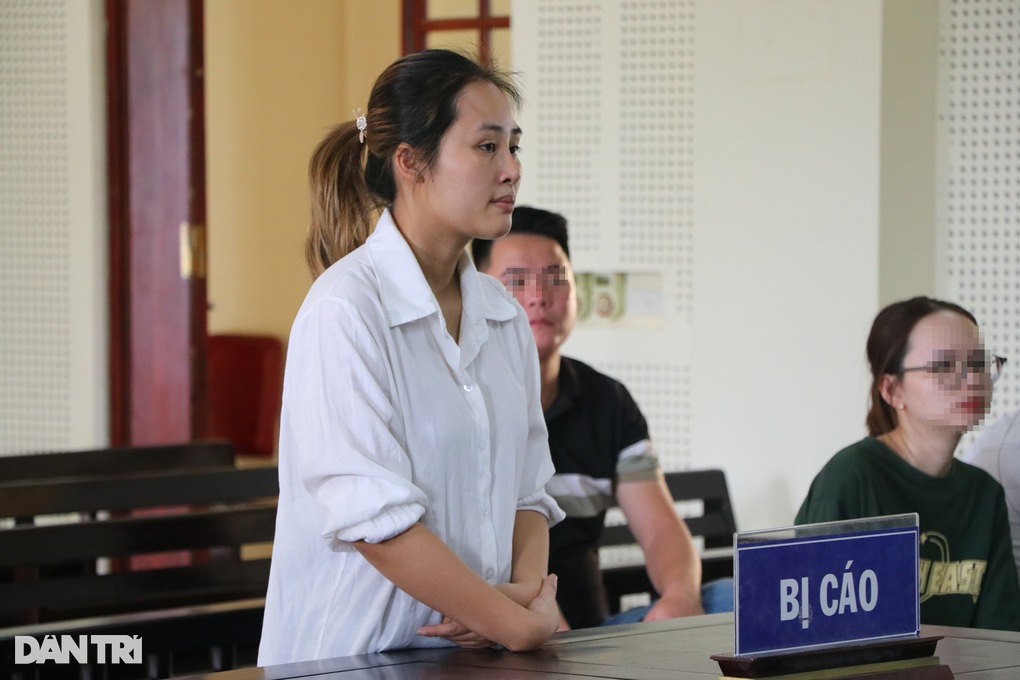 Người phụ nữ 9x lĩnh án lần 2 vì lừa đảo - 2 Người phụ nữ 9x lĩnh án lần 2 vì lừa đảo - 2