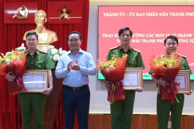 TPHCM khen thưởng 6 đơn vị tham gia bắt 2 sát thủ người nước ngoài