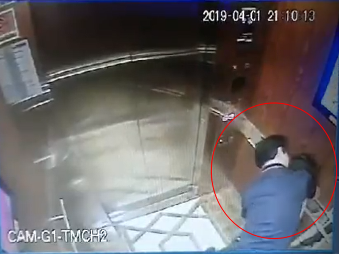 BQL chung cư ra thông báo vụ bé gái nghi bị sàm sỡ: Ông Linh nói bé gái dễ thương nên đến ôm, hôn trong thang máy - Ảnh 1. BQL chung cư ra thông báo vụ bé gái nghi bị sàm sỡ: Ông Linh nói bé gái dễ thương nên đến ôm, hôn trong thang máy - Ảnh 1.