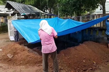 Mưa lớn do áp thấp nhiệt đới đã khiến việc khảo cổ dấu vết vua Quang Trung gặp khó khăn