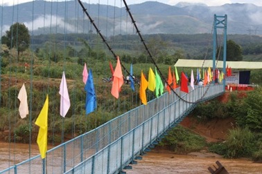 Trích 140 triệu đồng sửa chữa mố cầu Khuyến học và Dân trí bị sạt lở do mưa lũ