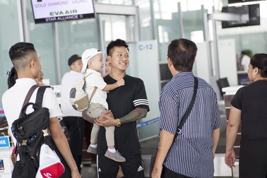 Ca sỹ Tuấn Hưng đưa vợ con Mỹ định cư lâu dài?