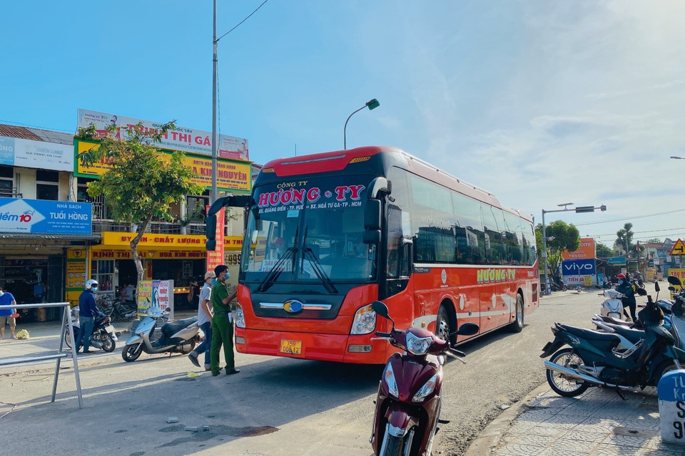 Ngày đầu dỡ lệnh nội bất xuất, ngoại bất nhập ở xã Phong Hiền - 4 Ngày đầu dỡ lệnh nội bất xuất, ngoại bất nhập ở xã Phong Hiền - 4