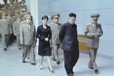 Hàn Quốc đồn đoán về “người phụ nữ bí ẩn” bên lãnh đạo Triều Tiên