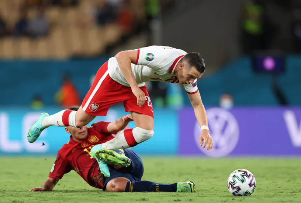 Lewandowski khiến Tây Ban Nha phải chia điểm cùng Ba Lan - 1 Lewandowski khiến Tây Ban Nha phải chia điểm cùng Ba Lan - 1
