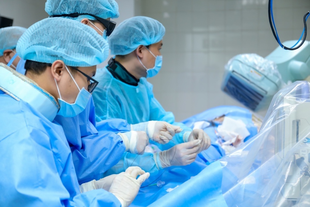 Người phụ nữ đột ngột phù một bên chân, chiến đấu với tử thần suốt 21 ngày - 2 Người phụ nữ đột ngột phù một bên chân, chiến đấu với tử thần suốt 21 ngày - 2