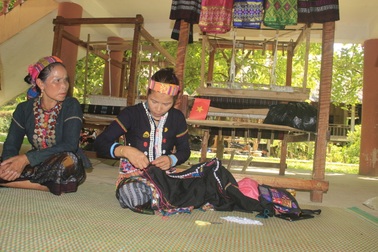 Quảng Trị: Đồng bào Vân Kiều, Pa Kô khôi phục nghề dệt thổ cẩm truyền thống