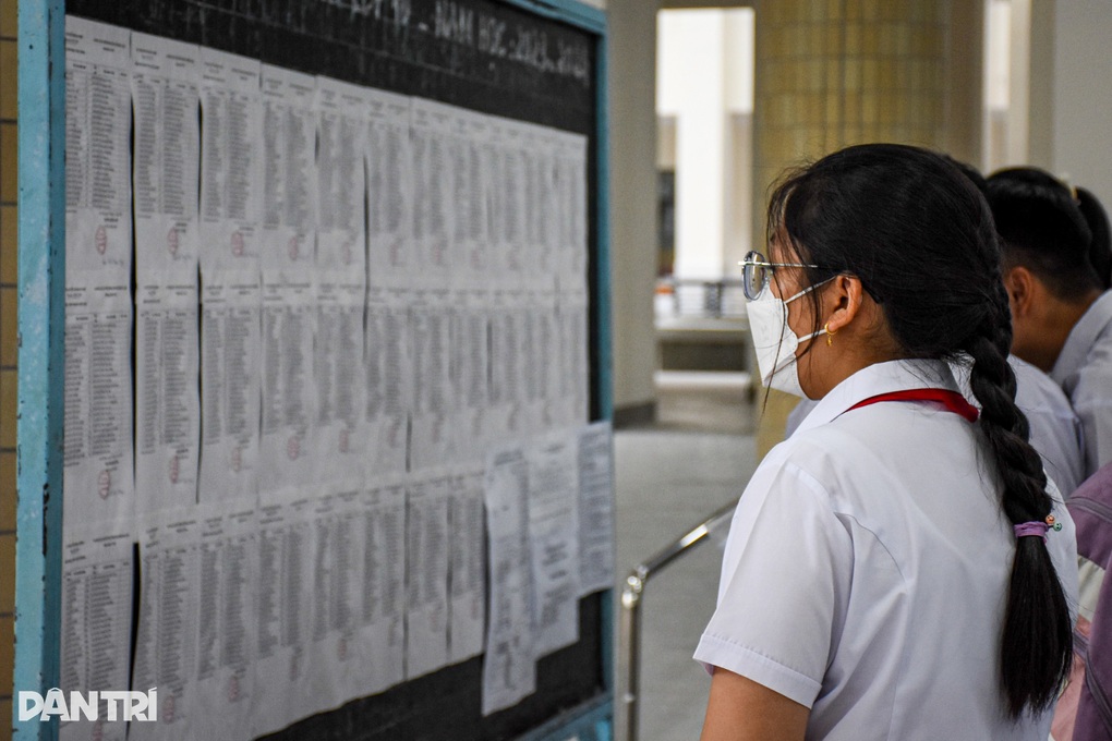 Hơn 15.000 bài thi văn lớp 10 không có điểm 10, tiếng Anh lại ngập hoa - 1