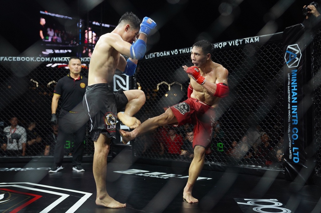 Những màn đọ sức tóe lửa ở chung kết MMA Việt Nam - 6 Những màn đọ sức tóe lửa ở chung kết MMA Việt Nam - 6