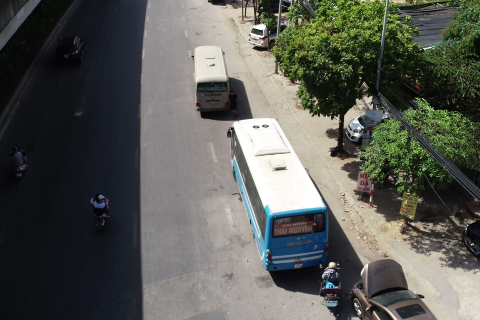 Nhìn từ trên cao nạn xe khách bất trị tại Hà Nội - 7 Nhìn từ trên cao nạn xe khách bất trị tại Hà Nội - 7