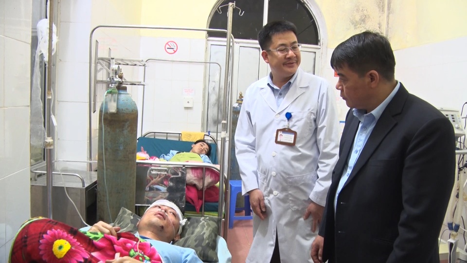 Vụ xe U oát lao xuống vực: 6 du khách Đà Nẵng đi thăm sông Nho Quế - 9 Vụ xe U oát lao xuống vực: 6 du khách Đà Nẵng đi thăm sông Nho Quế - 9