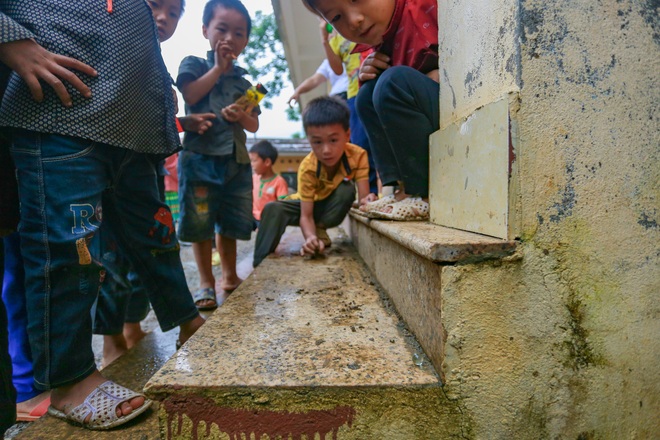 Giáo viên vùng cao vui mừng sau 2 năm có phòng học và nhà công vụ mới - 14 Giáo viên vùng cao vui mừng sau 2 năm có phòng học và nhà công vụ mới - 14