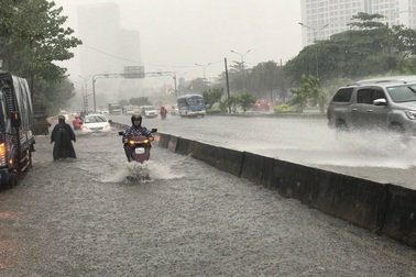 Đường Nguyễn Hữu Cảnh lại ngập nặng, chủ máy bơm “khủng” nói có phá hoại
