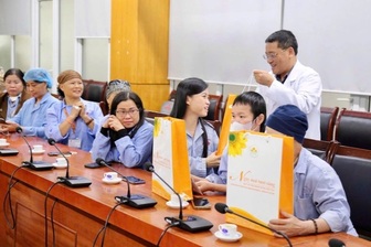 Ngày nhà giáo đặc biệt của 80 bệnh nhân ung thư