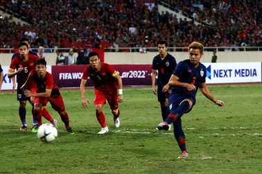 Bị cổ động viên Việt Nam trêu chọc, Theerethon đáp trả