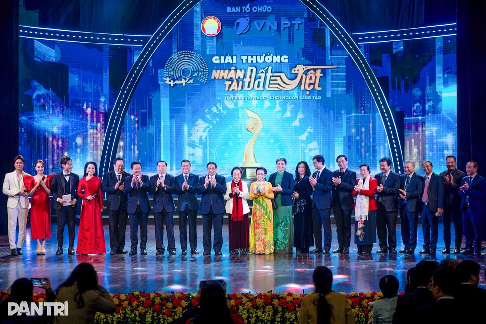 Thủ tướng: Giải thưởng Nhân tài Đất Việt tôn vinh trí tuệ nhân tài Việt Nam - 4 Thủ tướng: Giải thưởng Nhân tài Đất Việt tôn vinh trí tuệ nhân tài Việt Nam - 4