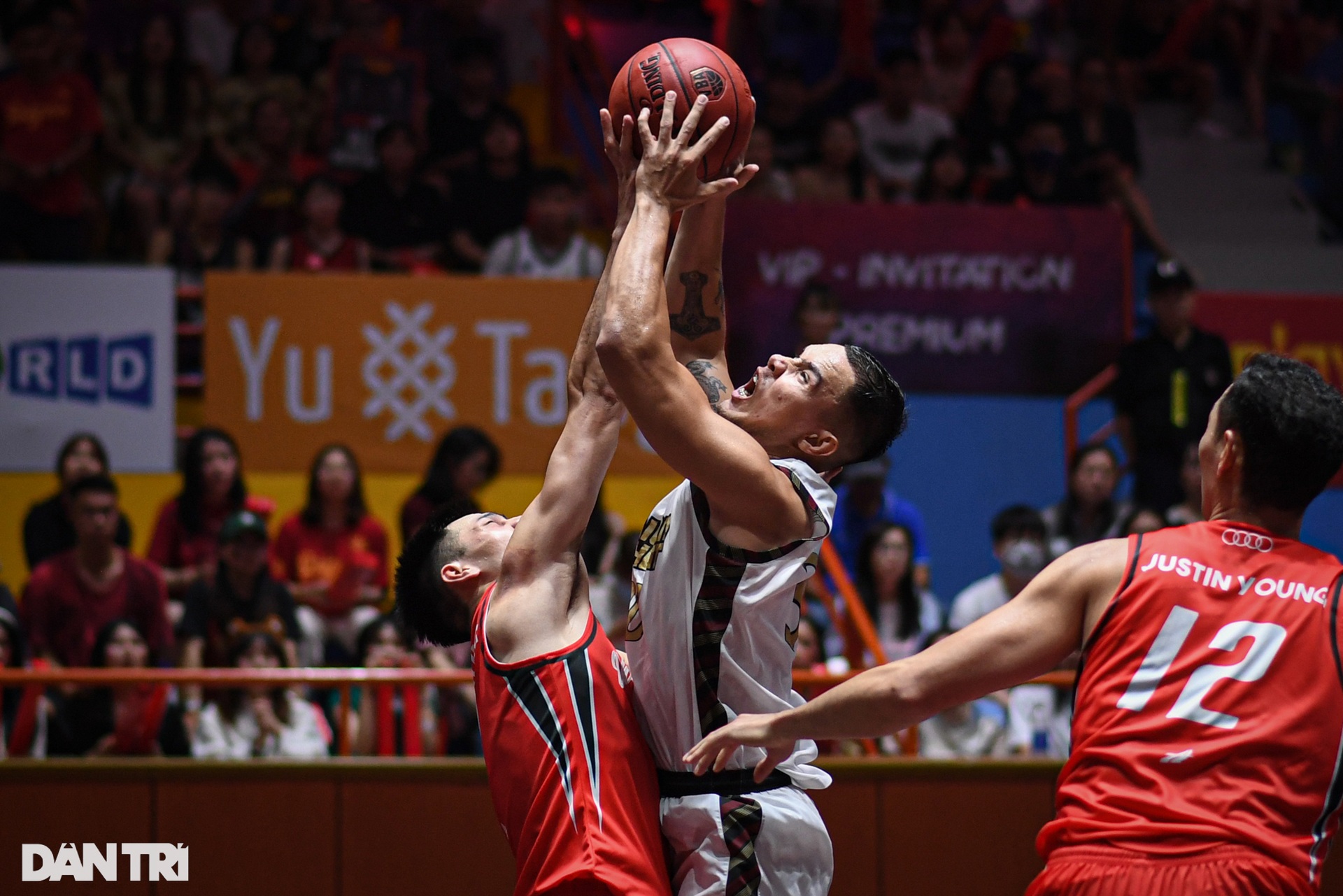 CĐV Saigon Heat đốt cháy nhà thi đấu Tây Hồ trong niềm vui chiến thắng - 15 CĐV Saigon Heat đốt cháy nhà thi đấu Tây Hồ trong niềm vui chiến thắng - 15