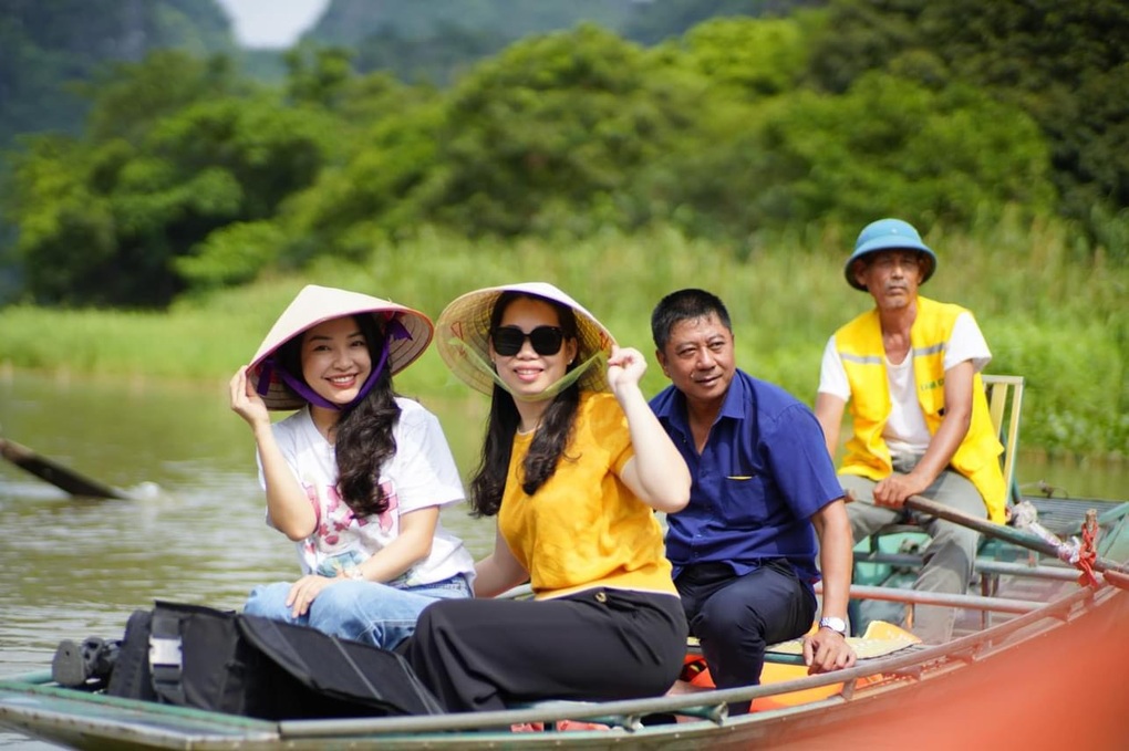Sắc vàng Tam Cốc - Tràng An say đắm lòng du khách - 4 Sắc vàng Tam Cốc - Tràng An say đắm lòng du khách - 4