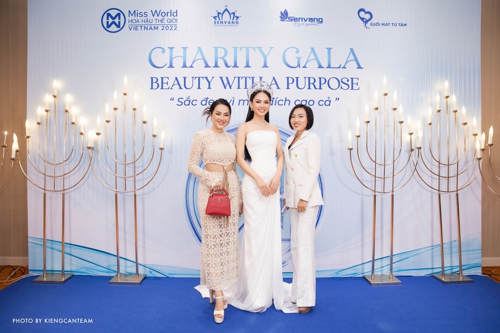 Doanh nhân Hương Lê đấu giá thành công chiếc váy HH Mai Phương mặc trị giá 100 triệu đồng - 4 Doanh nhân Hương Lê đấu giá thành công chiếc váy HH Mai Phương mặc trị giá 100 triệu đồng - 4
