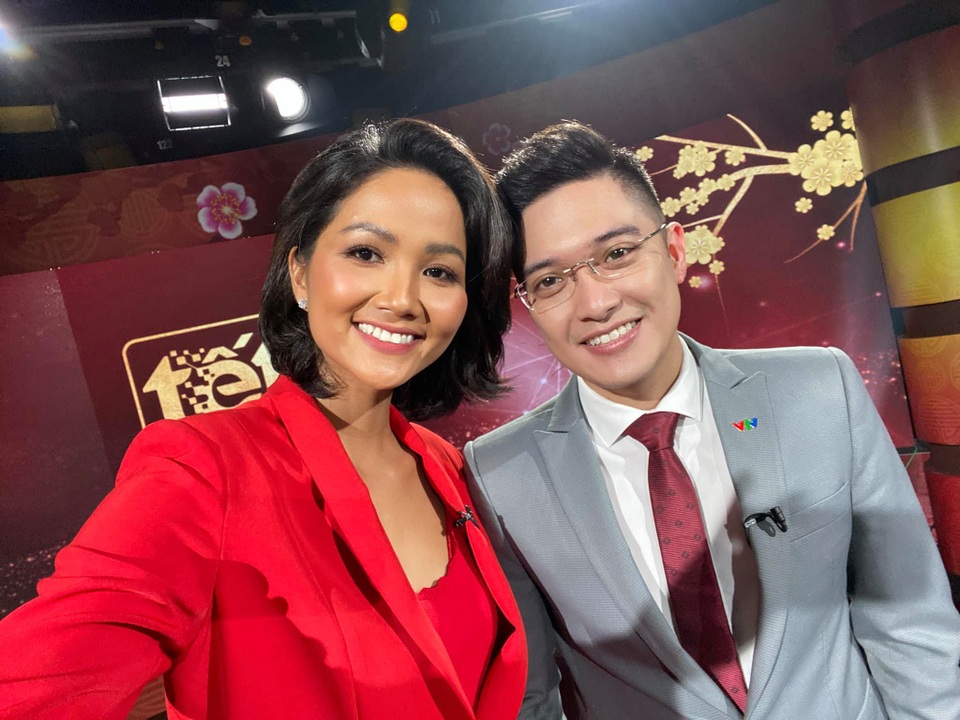 BTV Quốc Anh thời sự 19h luôn đặt mình vào vị trí khán giả - 7 BTV Quốc Anh thời sự 19h luôn đặt mình vào vị trí khán giả - 7