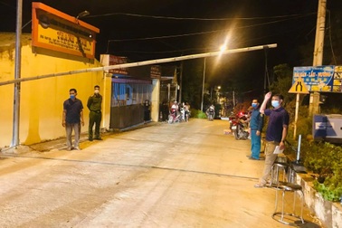 Nữ nhân viên nhà hàng từ TPHCM về dương tính SARS-CoV-2, con trai thành F0