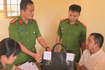 Vụ thanh tra viên Sở Nội vụ bị bắt: Hai lần giao dịch tiền tại nhà nghỉ