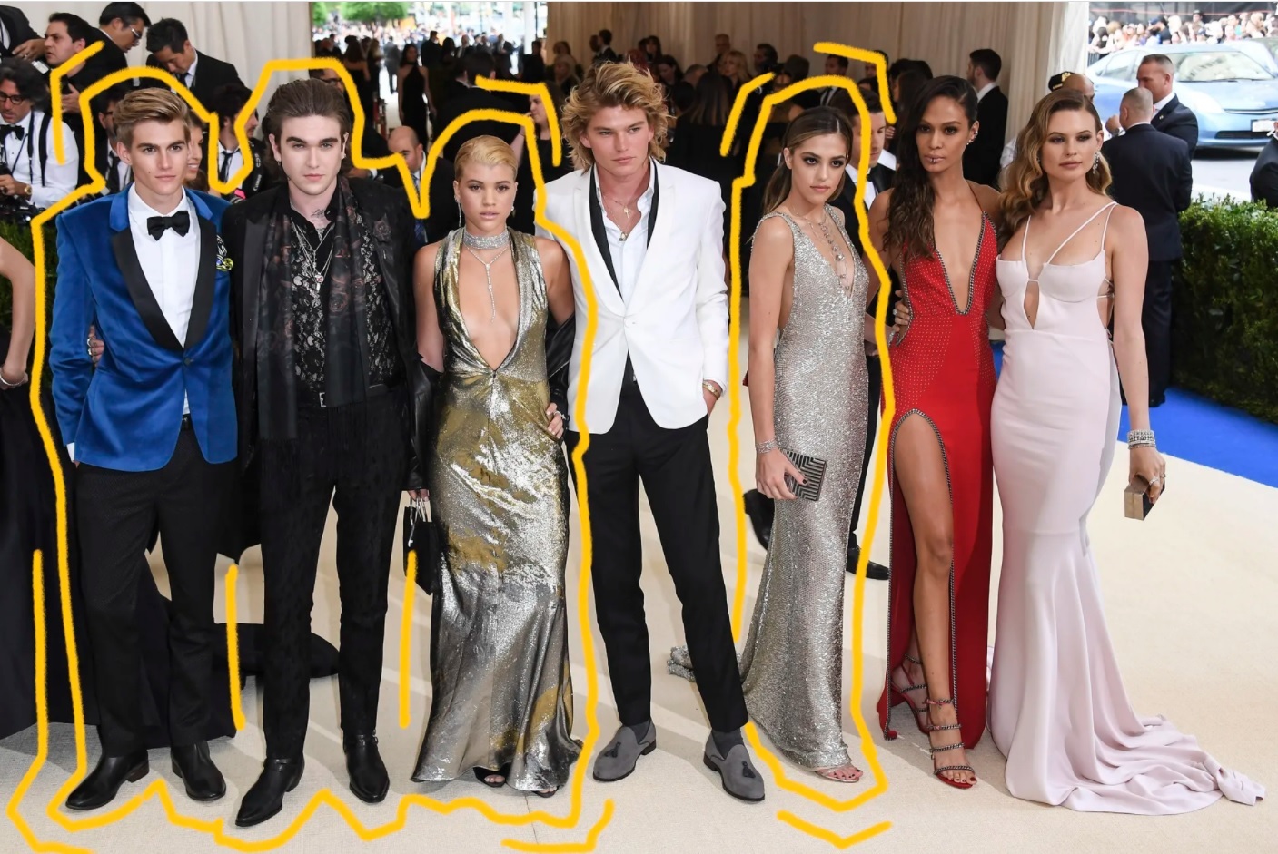 Muốn trở thành người mẫu phải là... con nhà giàu - 5