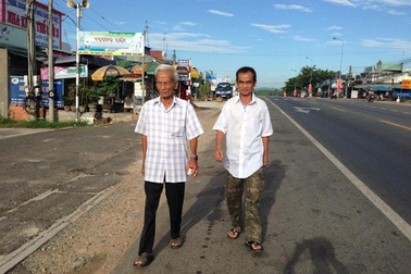 Ông Huỳnh Văn Nén đến tòa hỏi 10 tỷ đồng tiền bồi thường