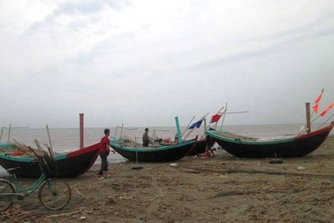 13h00' chiều nay, chính thức cấm tàu thuyền ra khơi, di dời dân ở vùng nguy hiểm