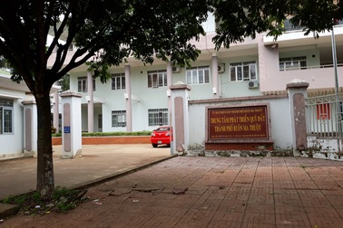 Giám đốc chi nhánh Trung tâm quỹ đất chỉ đạo kế toán lập khống chứng từ rút ngân sách