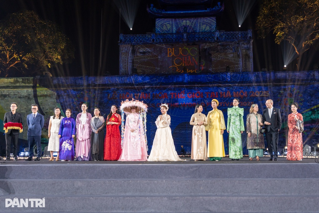 Đấu giá các tác phẩm nghệ thuật thu 2,5 tỷ đồng ủng hộ đồng bào bão lũ - 3 Đấu giá các tác phẩm nghệ thuật thu 2,5 tỷ đồng ủng hộ đồng bào bão lũ - 3