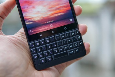 Blackberry KEY2 xách tay về Việt Nam với giá 17,5 triệu đồng