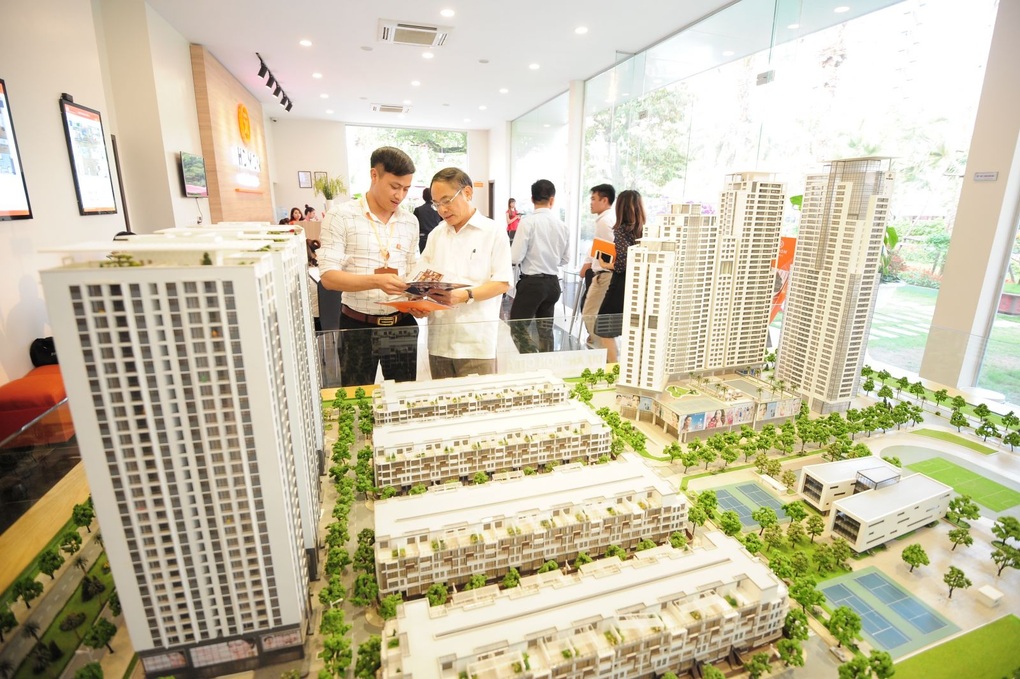Nới room tín dụng, thị trường bất động sản có sốt nóng vào cuối năm? - 1 Nới room tín dụng, thị trường bất động sản có sốt nóng vào cuối năm? - 1