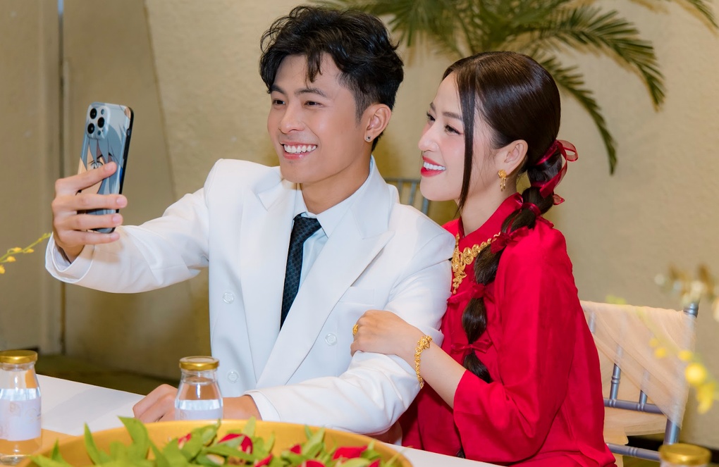 Puka lộ diện trước truyền thông bên Gin Tuấn Kiệt hậu xác nhận kết hôn - 3 Puka lộ diện trước truyền thông bên Gin Tuấn Kiệt hậu xác nhận kết hôn - 3
