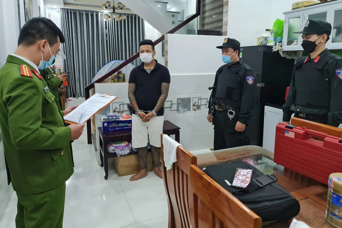 Triệt phá đường dây cá độ khủng lên đến 500 tỷ đồng - 1 Triệt phá đường dây cá độ khủng lên đến 500 tỷ đồng - 1