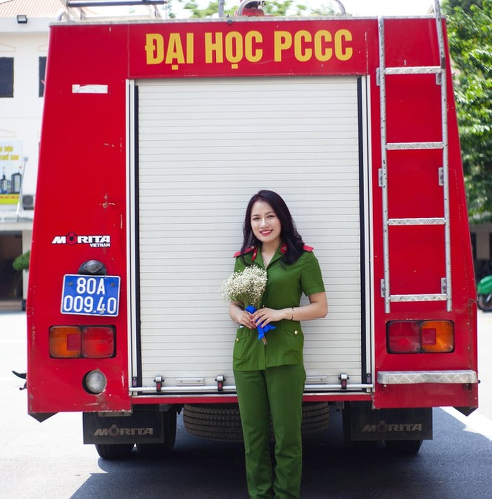 Nữ thủ khoa ĐH Phòng cháy Chữa cháy được kết nạp Đảng trên giảng đường - 1 Nữ thủ khoa ĐH Phòng cháy Chữa cháy được kết nạp Đảng trên giảng đường - 1