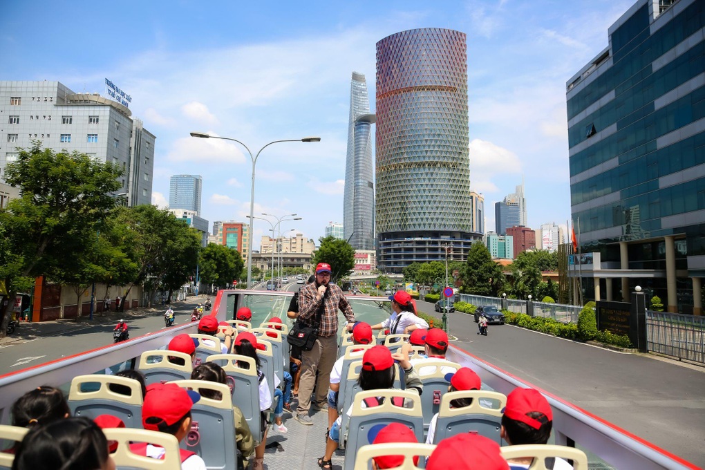 Học sinh Tây Ninh tham gia lớp học di động VUS Superbus, khám phá TPHCM - 1 Học sinh Tây Ninh tham gia lớp học di động VUS Superbus, khám phá TPHCM - 1