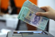 Đi chợ dùng tiền mặt có nguy cơ lây Covid-19 không?