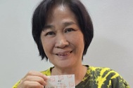 Người phụ nữ nhặt được tờ vé số trúng thưởng hơn 190 triệu đồng