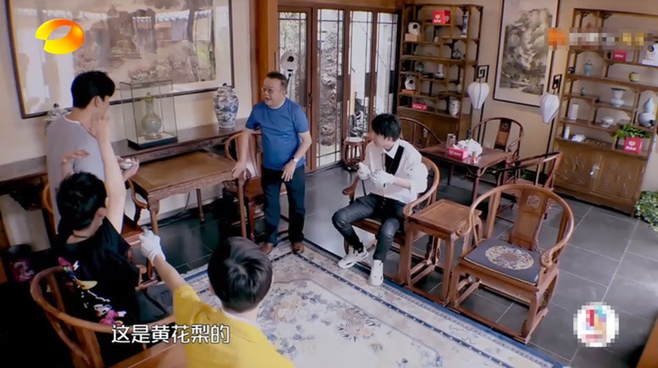 Hòa Thân Vương Cương sống sung túc bên người vợ kém 20 tuổi - 20