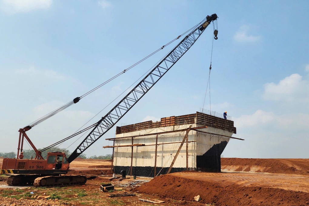 Sau khi bị tuýt còi, nhà thầu cam kết đạt tiến độ thi công cao tốc - 3 Sau khi bị tuýt còi, nhà thầu cam kết đạt tiến độ thi công cao tốc - 3